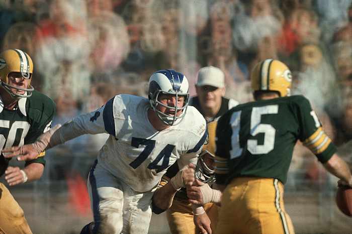 Merlin Olsen draws a bead on Bart Starr, December 1967. 